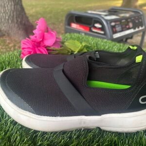 OOFOS Black Slip-On Athletic Shoes